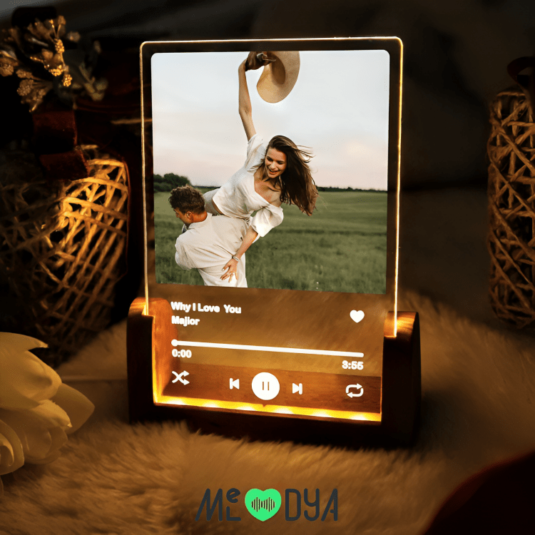 Lampe personnalisée avec photo et chanson - Cadeau musical personnalisé - MELODYA